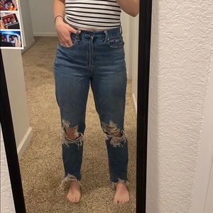 High waisted American eagle mom jeans